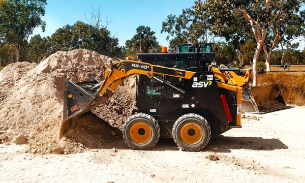RIIMPO318F Conduct civil construction skid steer loader operations