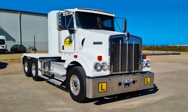 TLIC3004 Drive heavy rigid vehicle lessons Townsville
