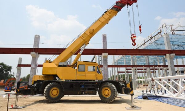 TLILIC0022 Licence to operate a slewing mobile crane (up to twenty metre tonnes) 3