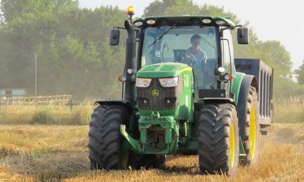 RIIMPO315E Conduct tractor operations